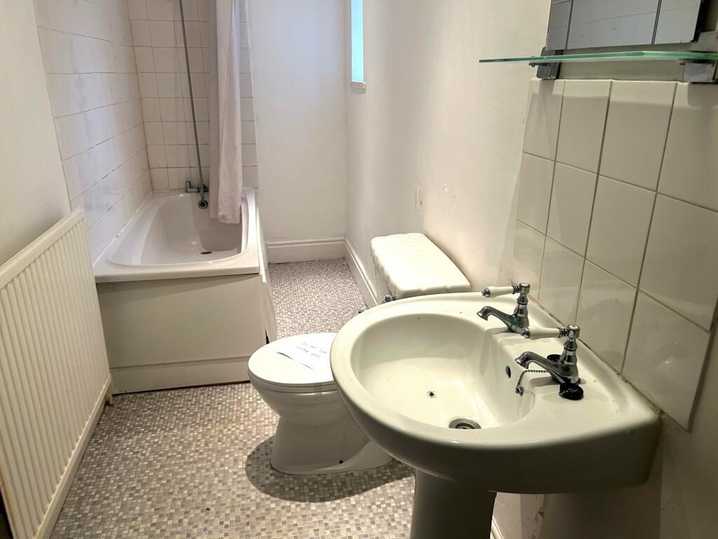 Bathroom T202412181117.jpg