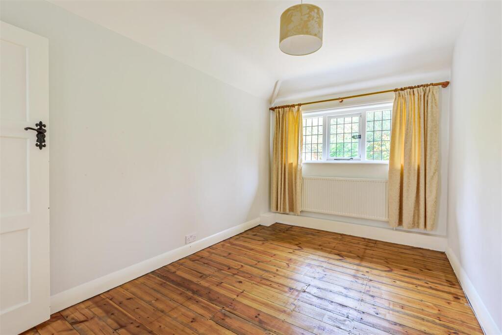 Bedroom 1.jpg