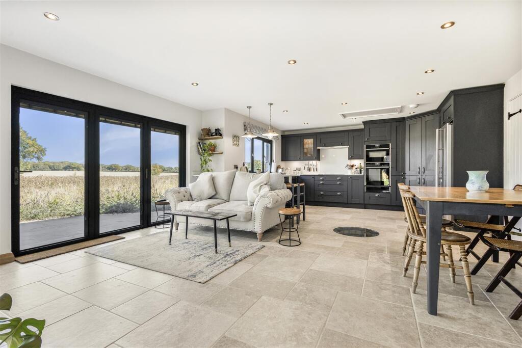 Kitchen/Living Area