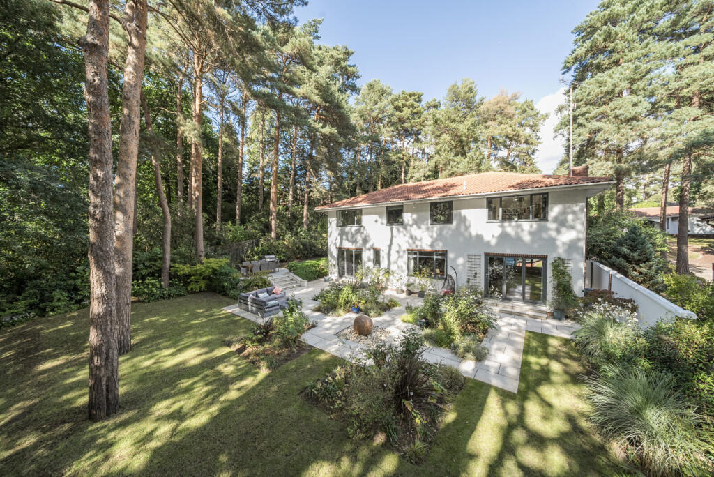 1348601-6-68bf1ee...