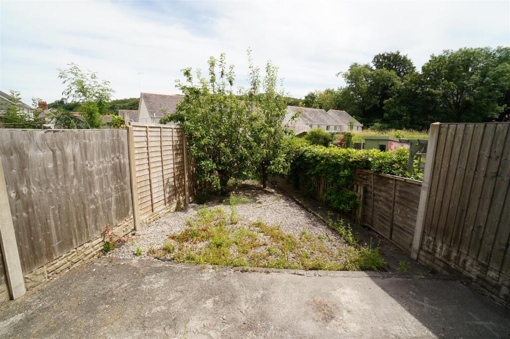 64PenchwintanRd_Garden.JPG