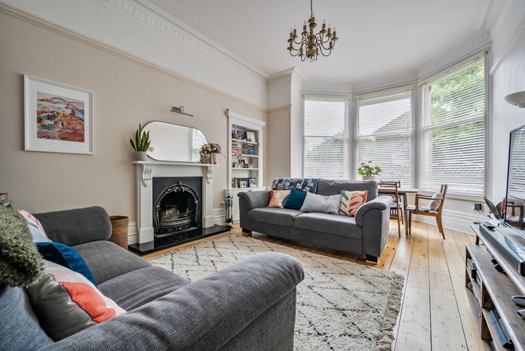 12-681b93c3eb348-...