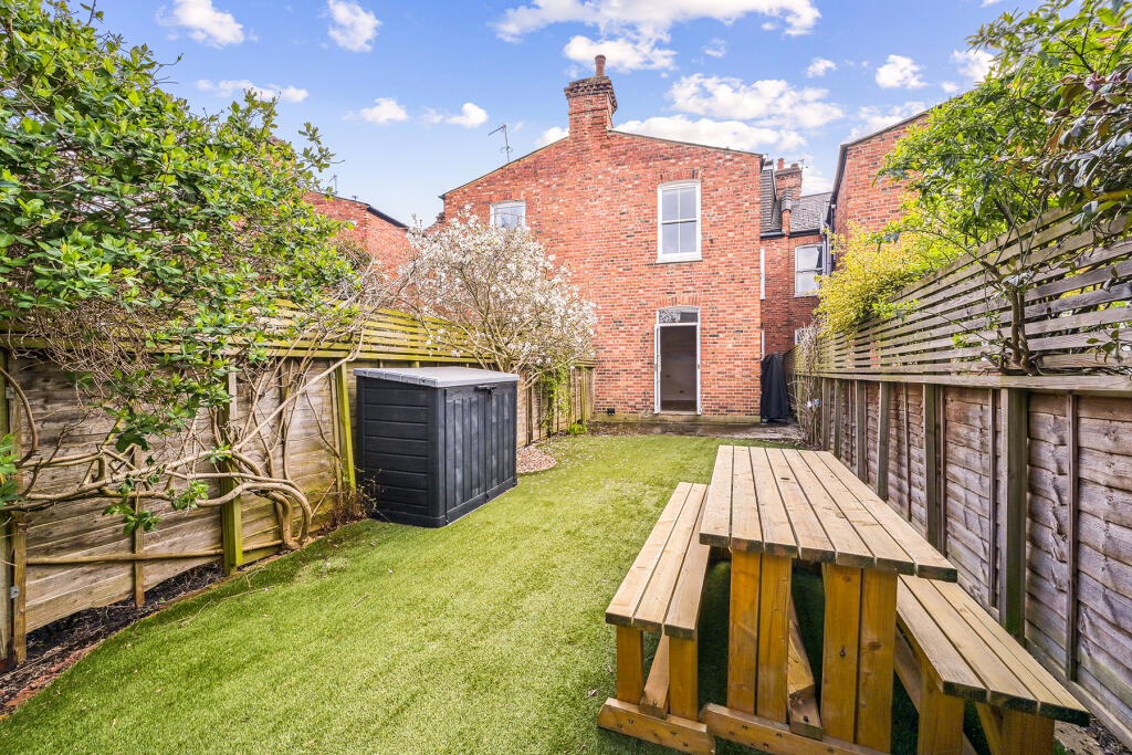 18 Oxford Gardens (1