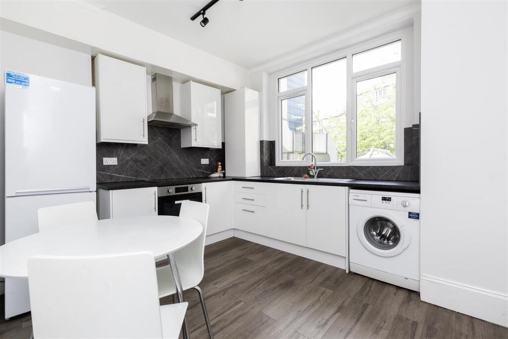 Flat A, 37 Chalton Street -3.jpg