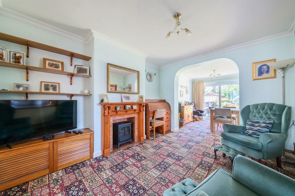 SECOND LIVING ROOM
