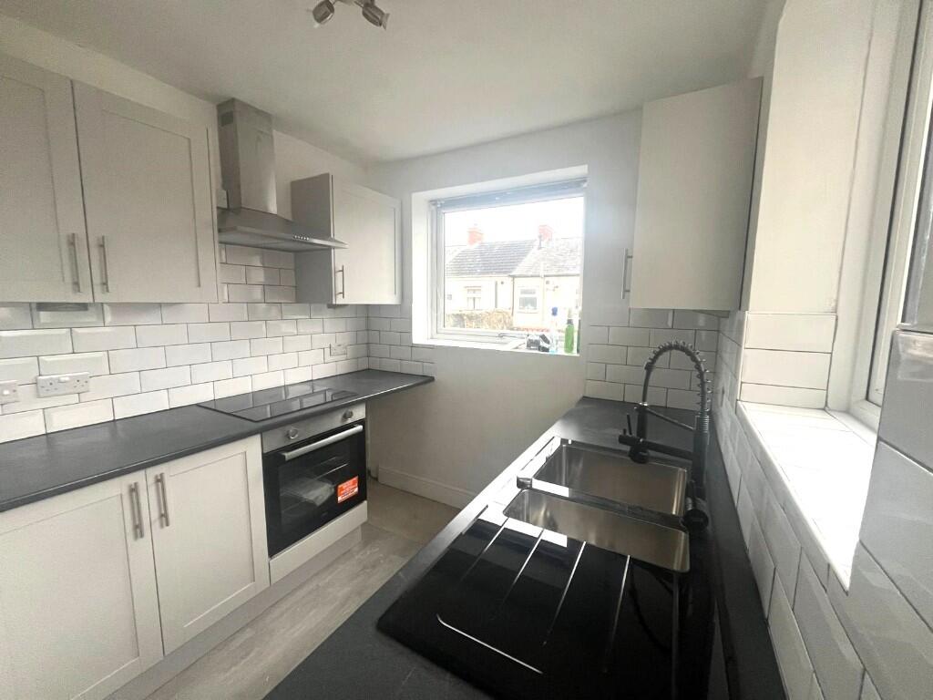FITTED KITCHEN