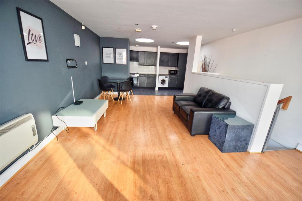 Lounge alterative view