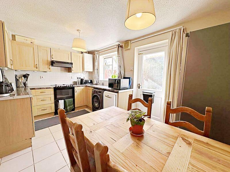 Kitchen/ Dining Room