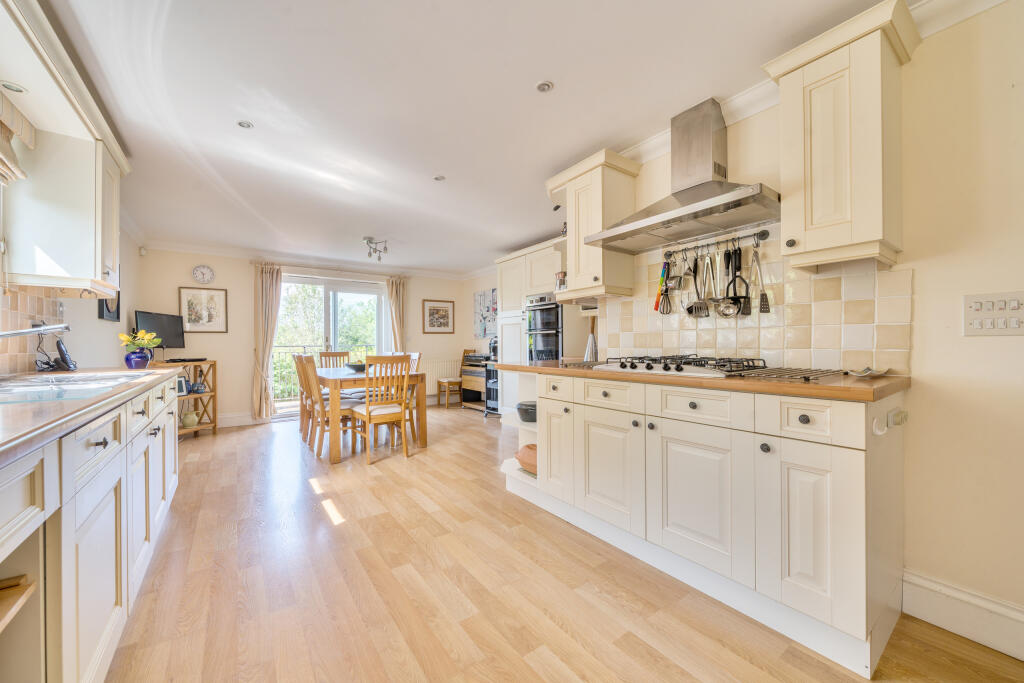 1301851-9-684bfd727d926