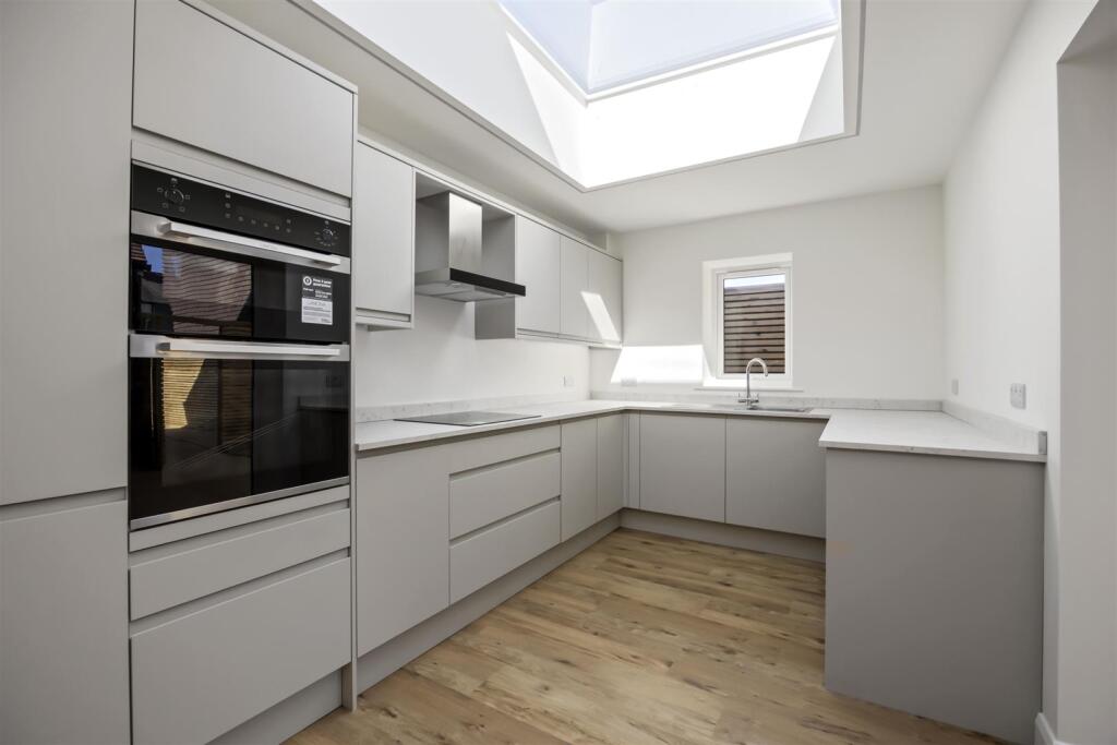 Northcourt Road, Northcourt House-018.JPG