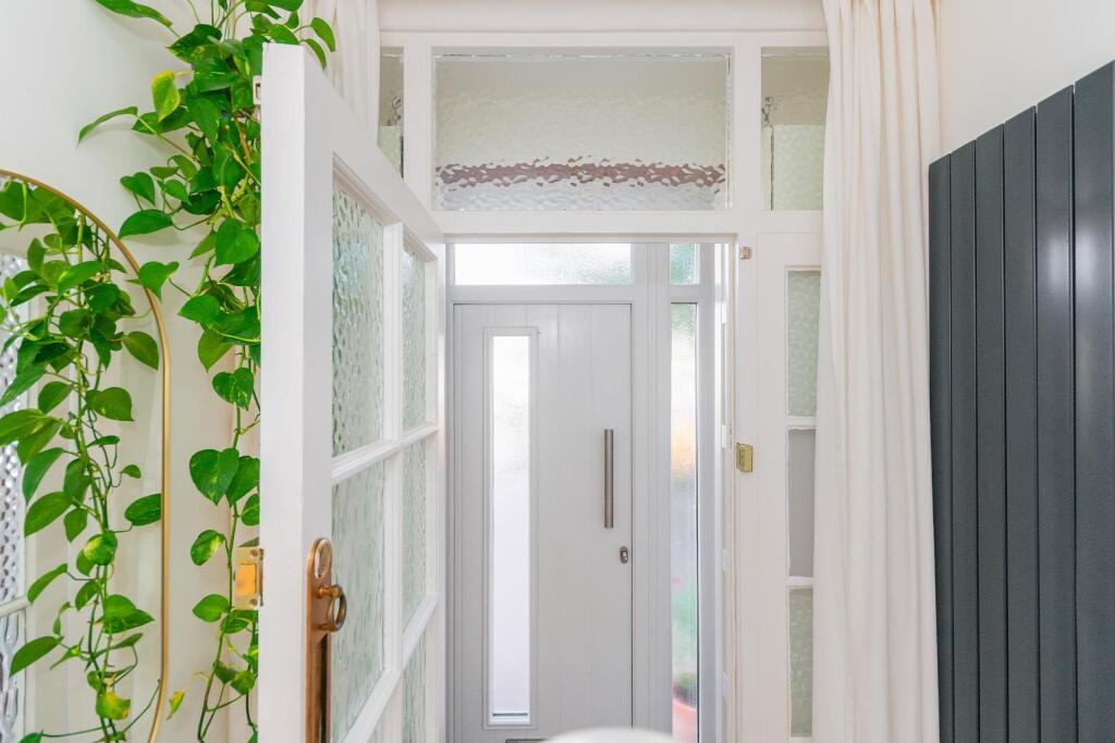 0O8CDD - Hallway A.jpg
