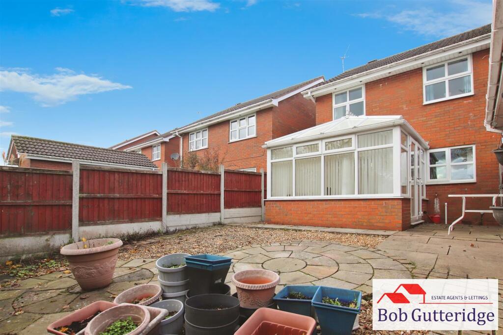 ENCLOSED REAR GARDEN