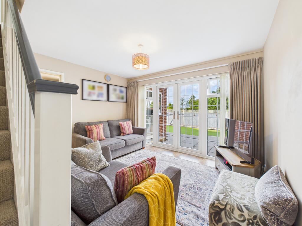 CAM04825G0-PR0172-STILL004