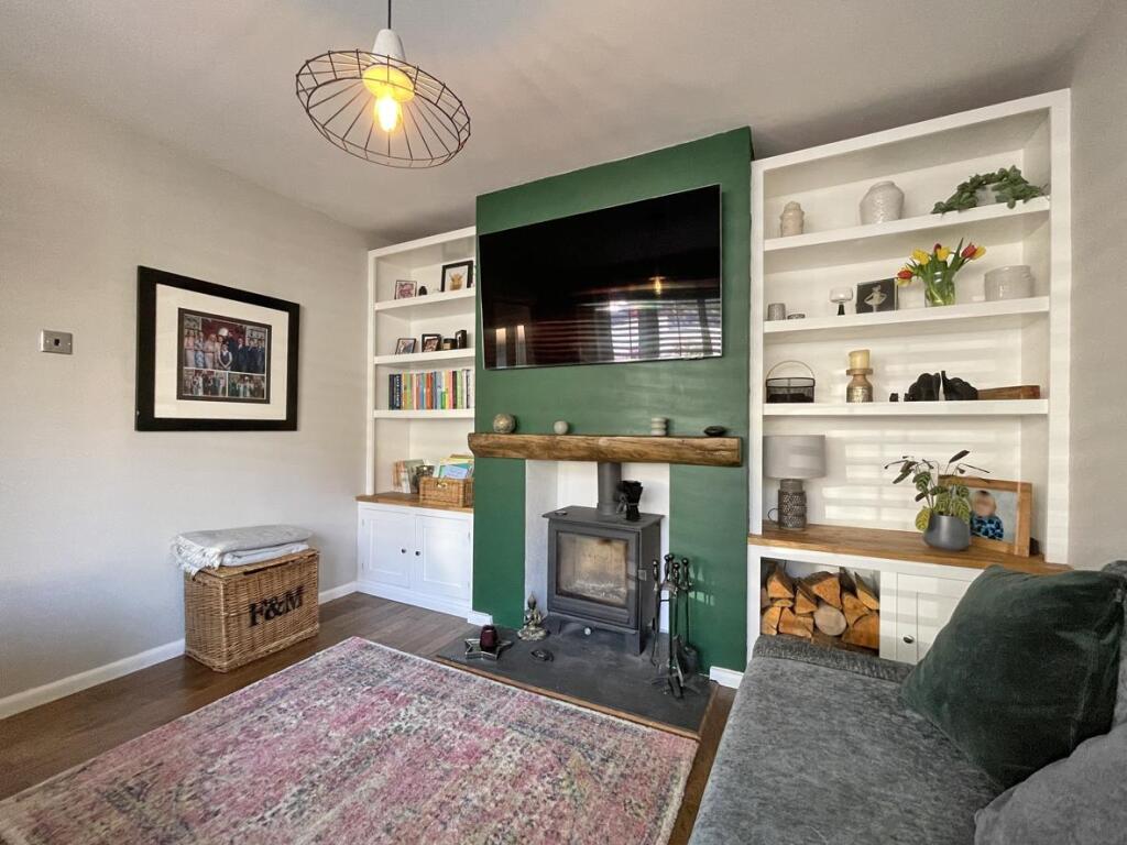 Ashford Crescent 10 - Lounge 2.jpg