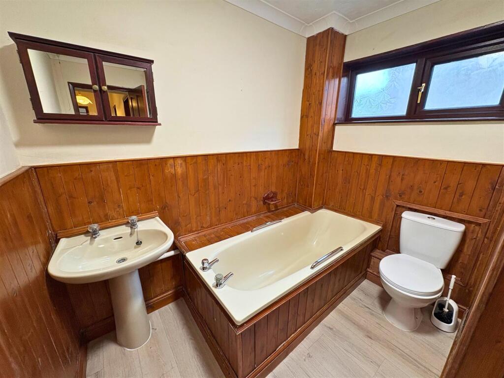 Bathroom a (edit).jpg