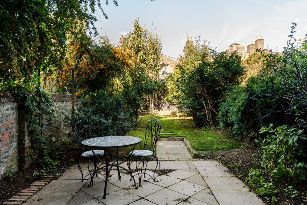 314205 - 24 Surrey Square-41.jpeg