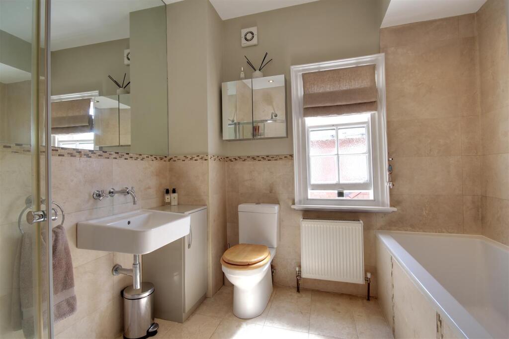 En-suite bathroom