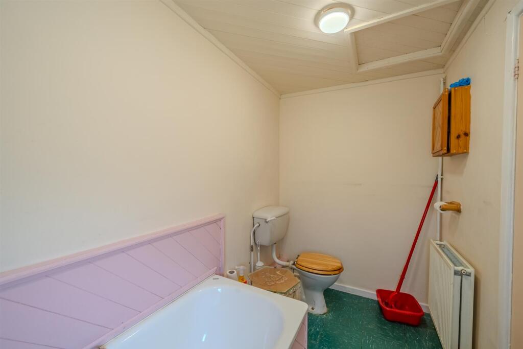 12 Lower Leigh Road-12.jpg