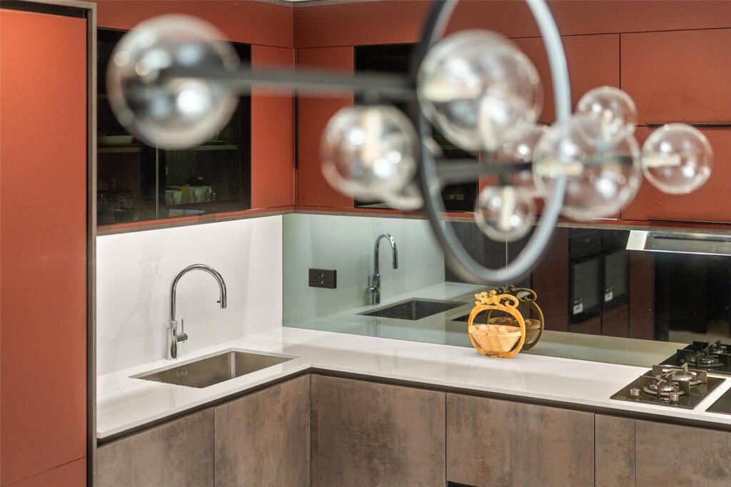 Nine Mile Ride, Finchampstead, Wokingham, Berkshire, RG40