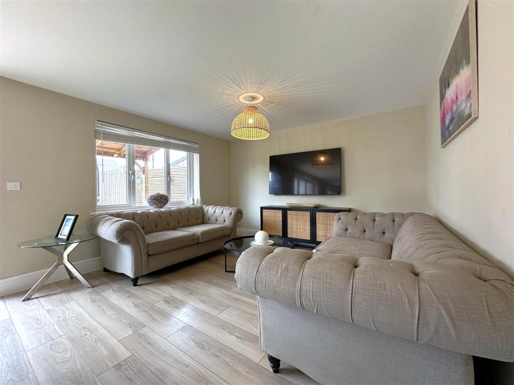 Living Area 482