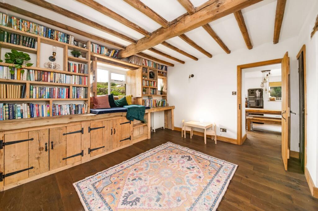 DINING ROOM / PLAYROOM