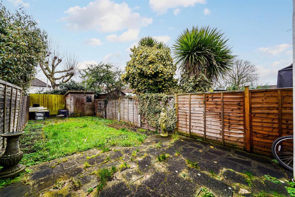 21 Ashingdon Close-15_web.jpg