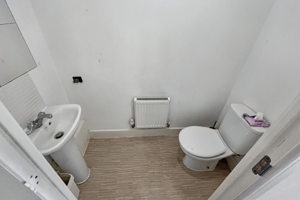 40 Reynolds Avenue, Redhill, Surrey, RH1 1TJ