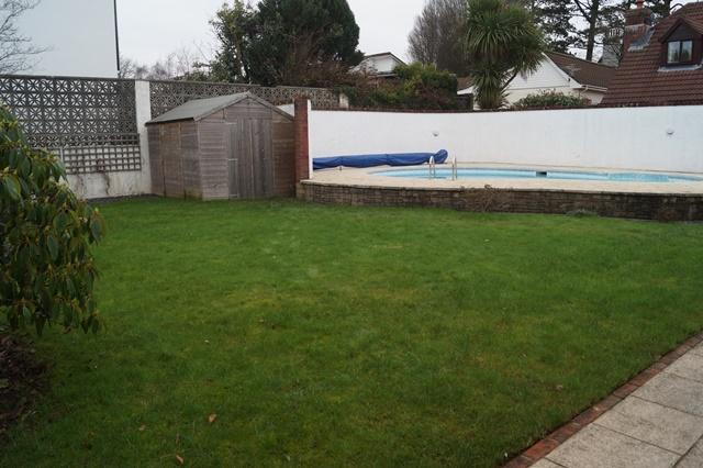 1 Hillcot Close