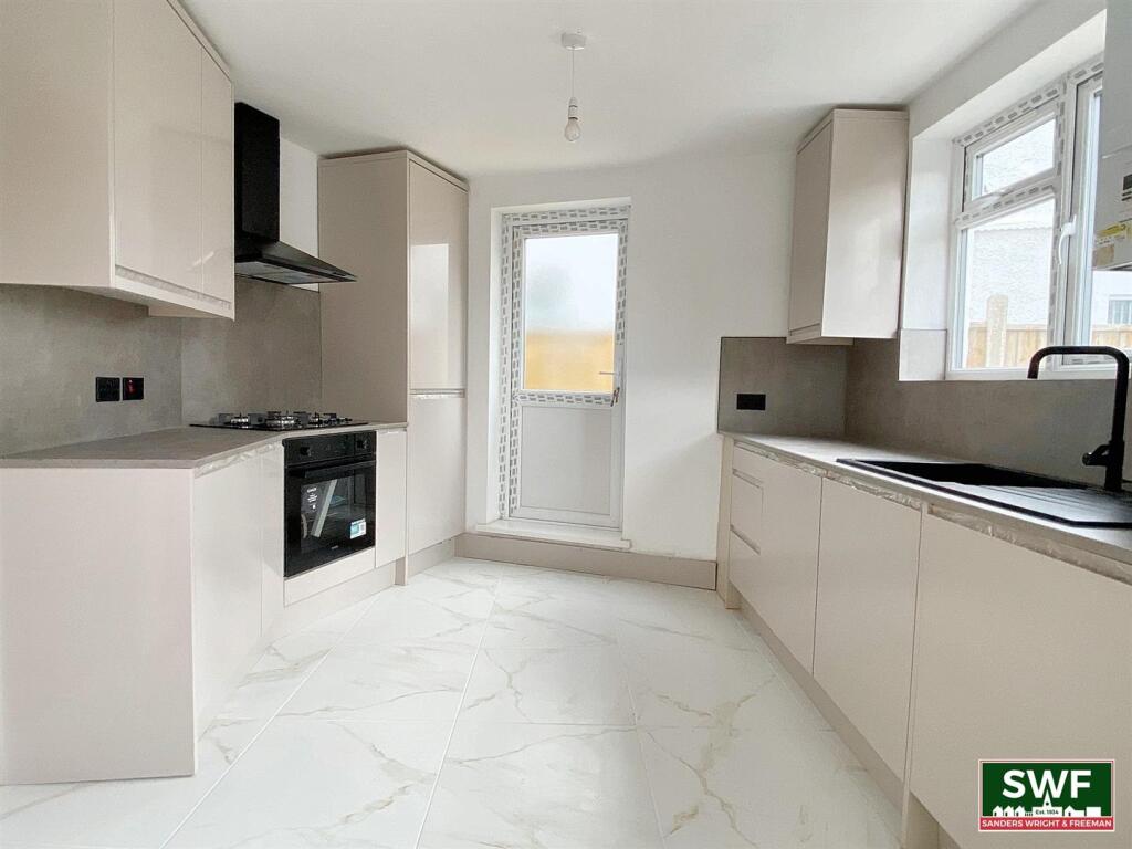 Kitchen1.jpg