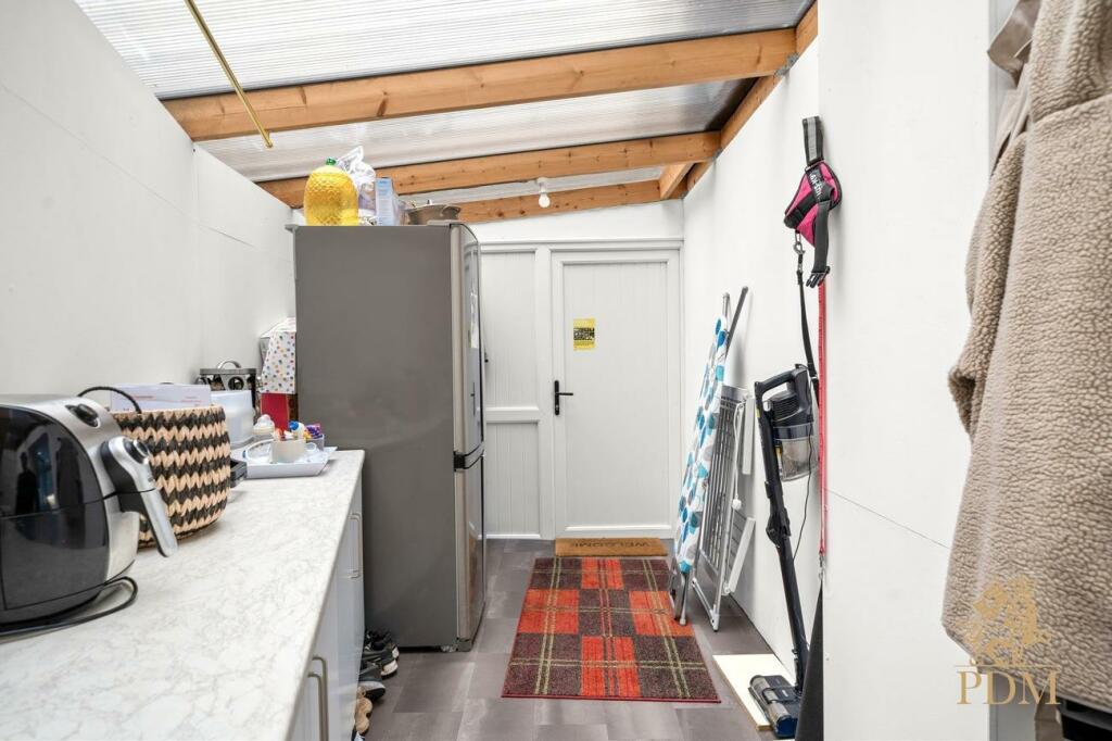 32 Fernwood Crescent Wollaton Nottingham NG8 2GF