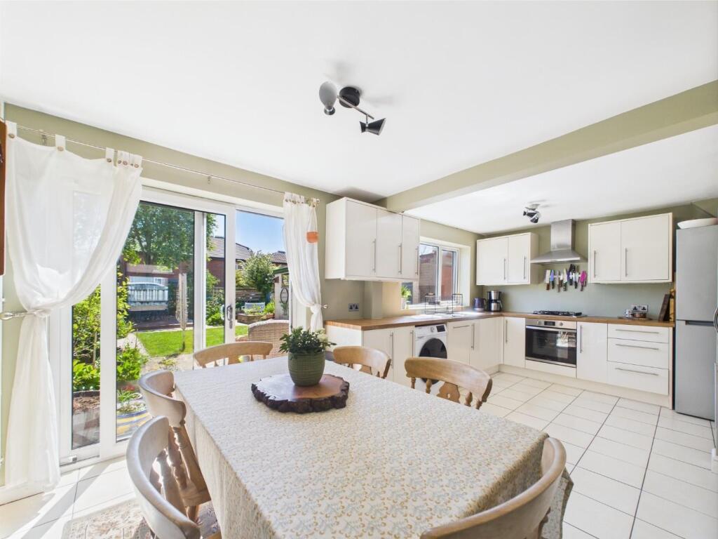 Open-Plan Kitchen / Diner