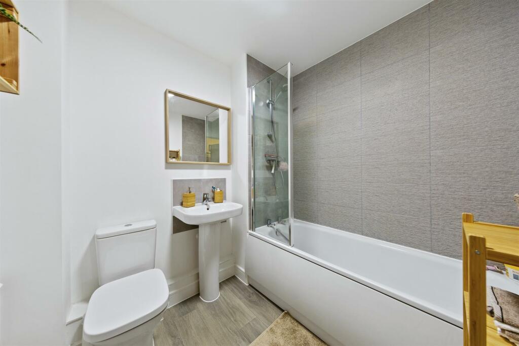 Flat8-31StVincentAveWeb13.jpg