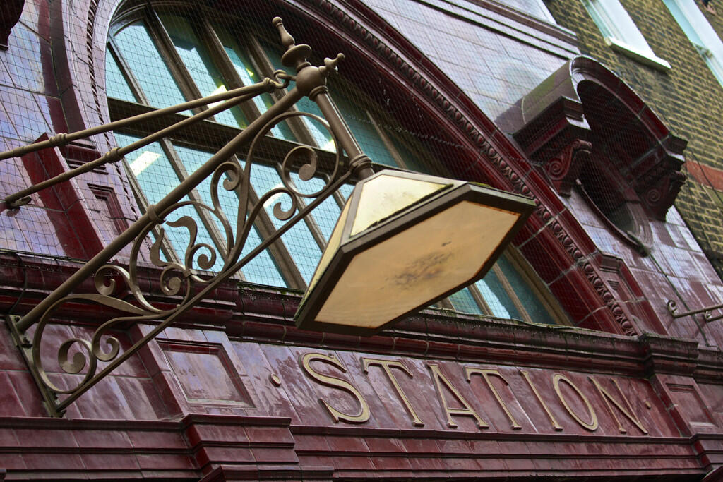 Russell Square tu...