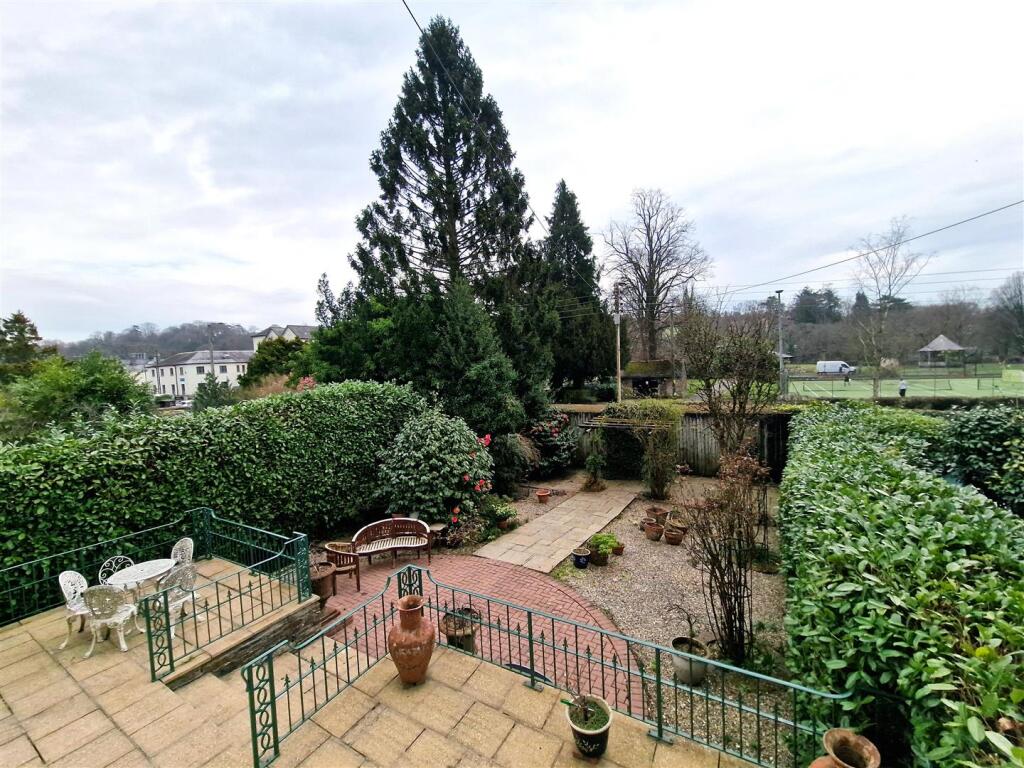 Front Garden and View.jpg