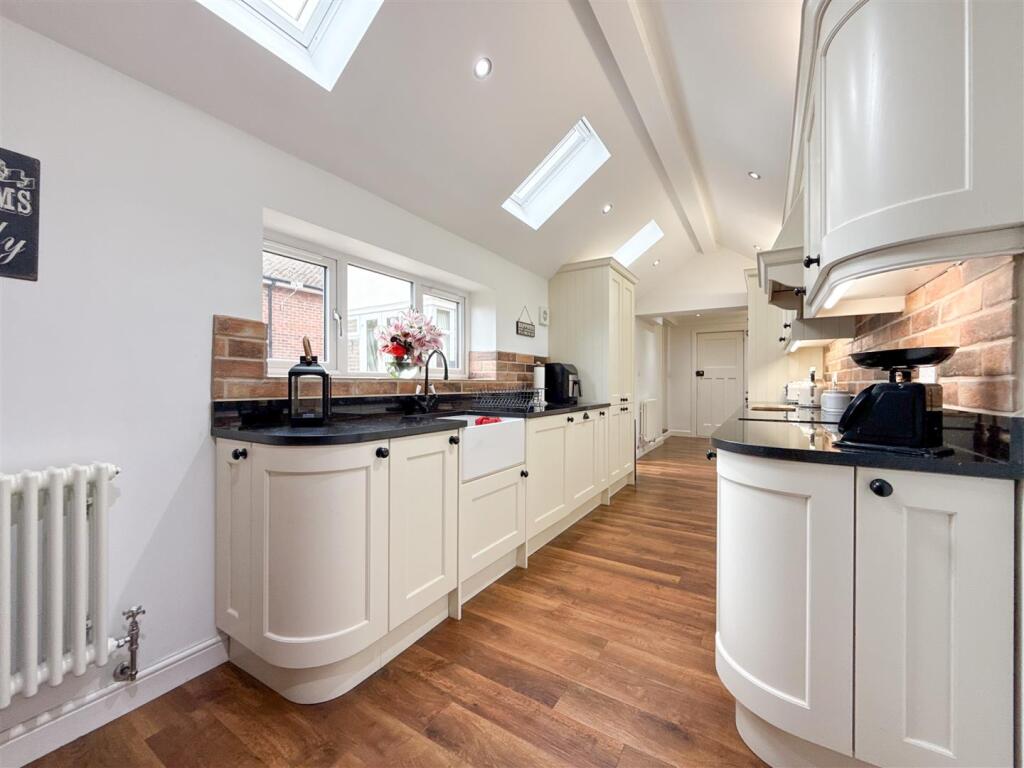BREAKFAST KITCHEN