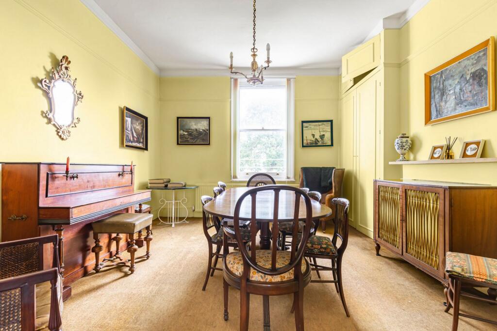 Castelnau, Barnes, SW13