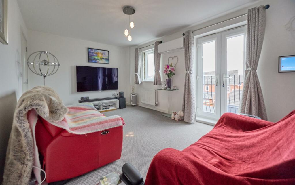 REAR LOUNGE