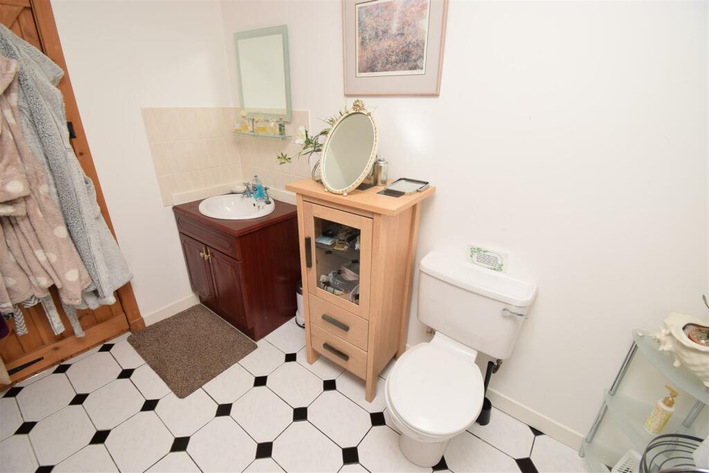 ANNEXE SHOWER ROOM (2).JPG