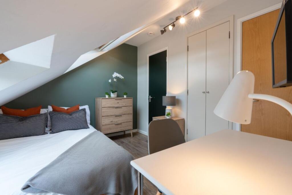 172DR - Bedroom 2