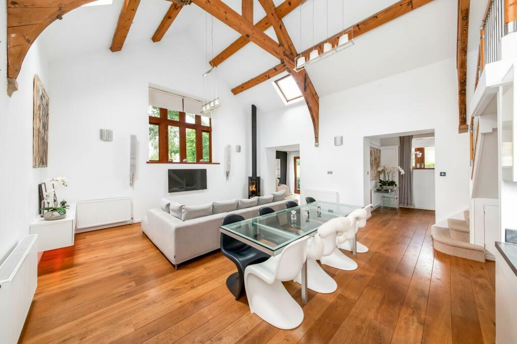 OPEN-PLAN LIVING DINING KITCHEN