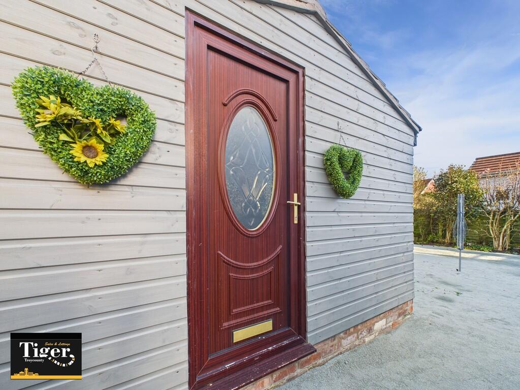 CAM02176G0-PR0514...