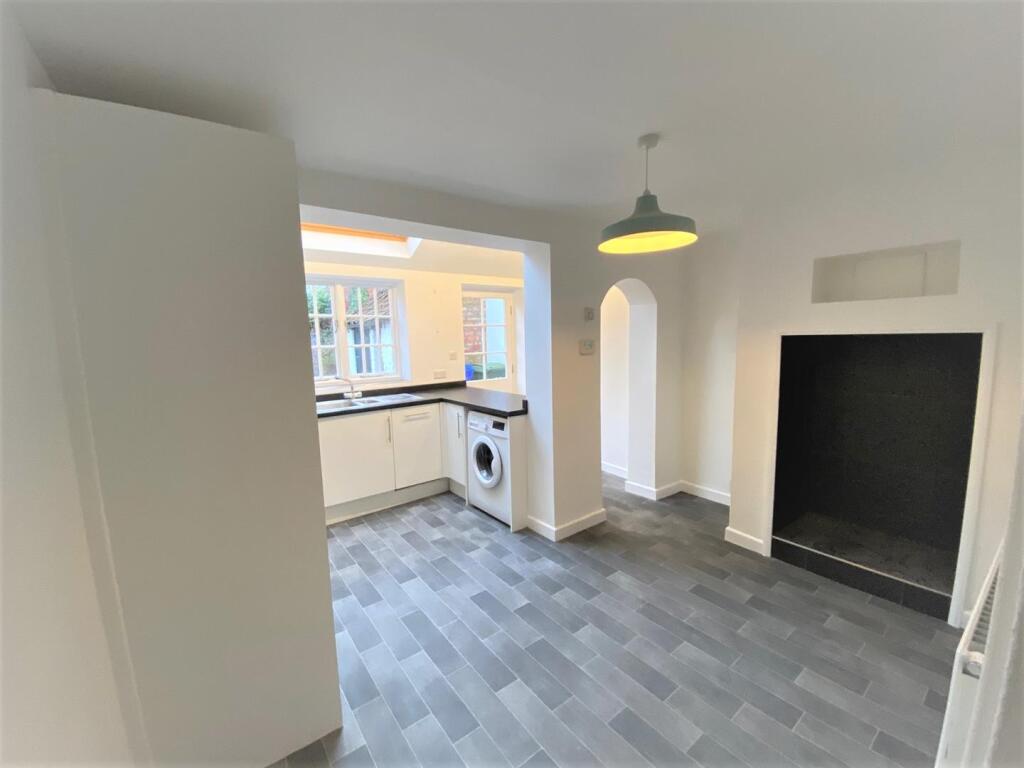 Kitchen 1.jpg