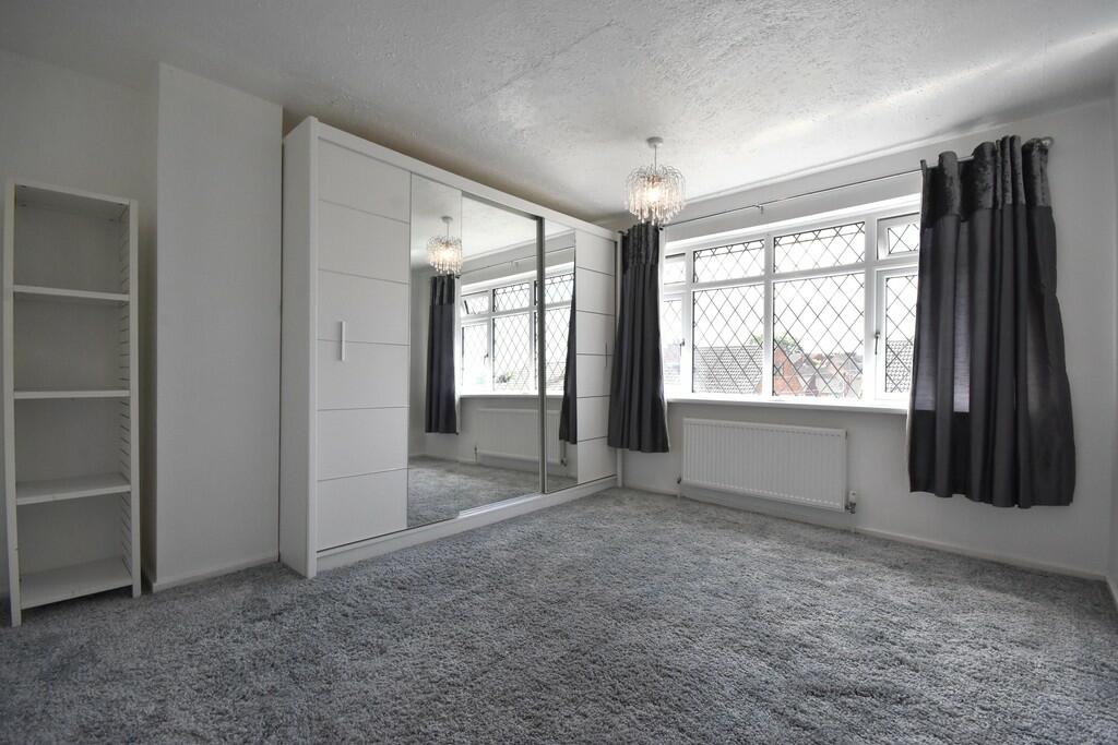 Bedroom 2-min