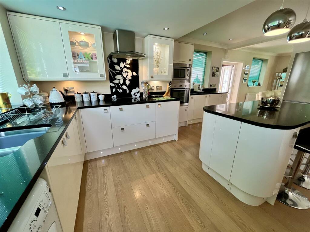 Open Plan Dining &amp; Kitchen