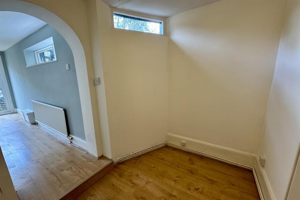 85 Montpellier Villas - Hallway
