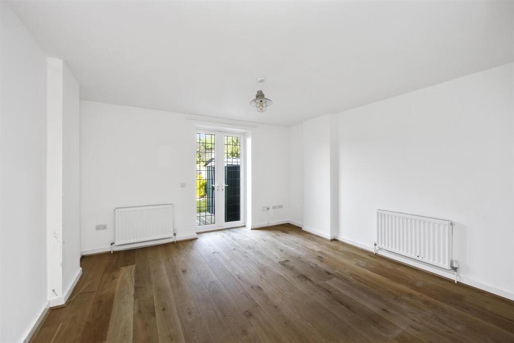 Marine Drive 105, Newick Place H3-012.jpg