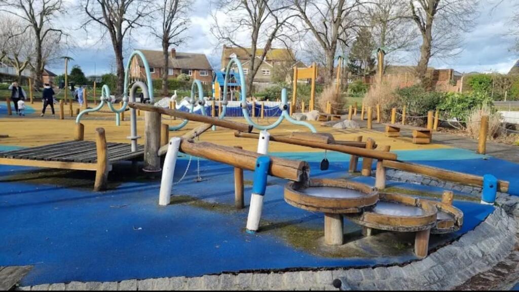 Water play park