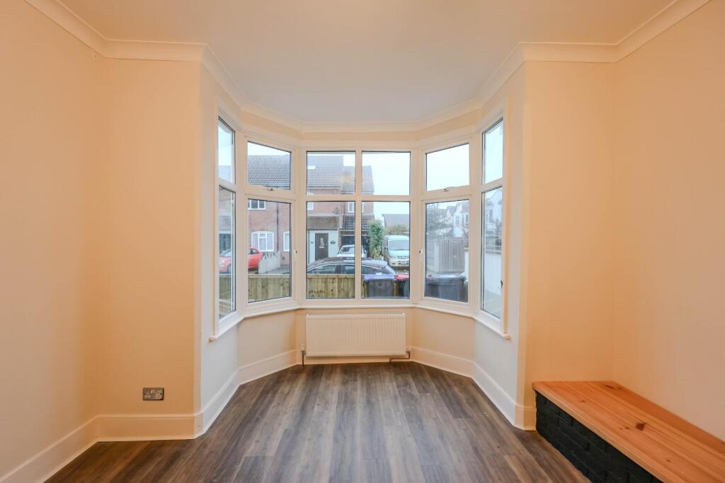 Lounge bay window