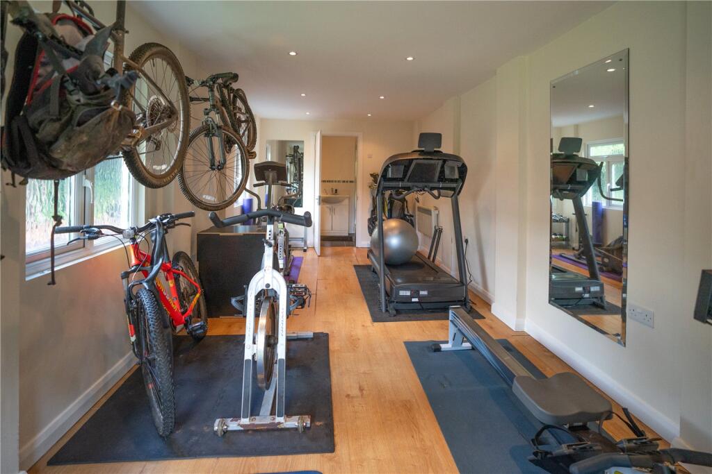 Garage/Gym