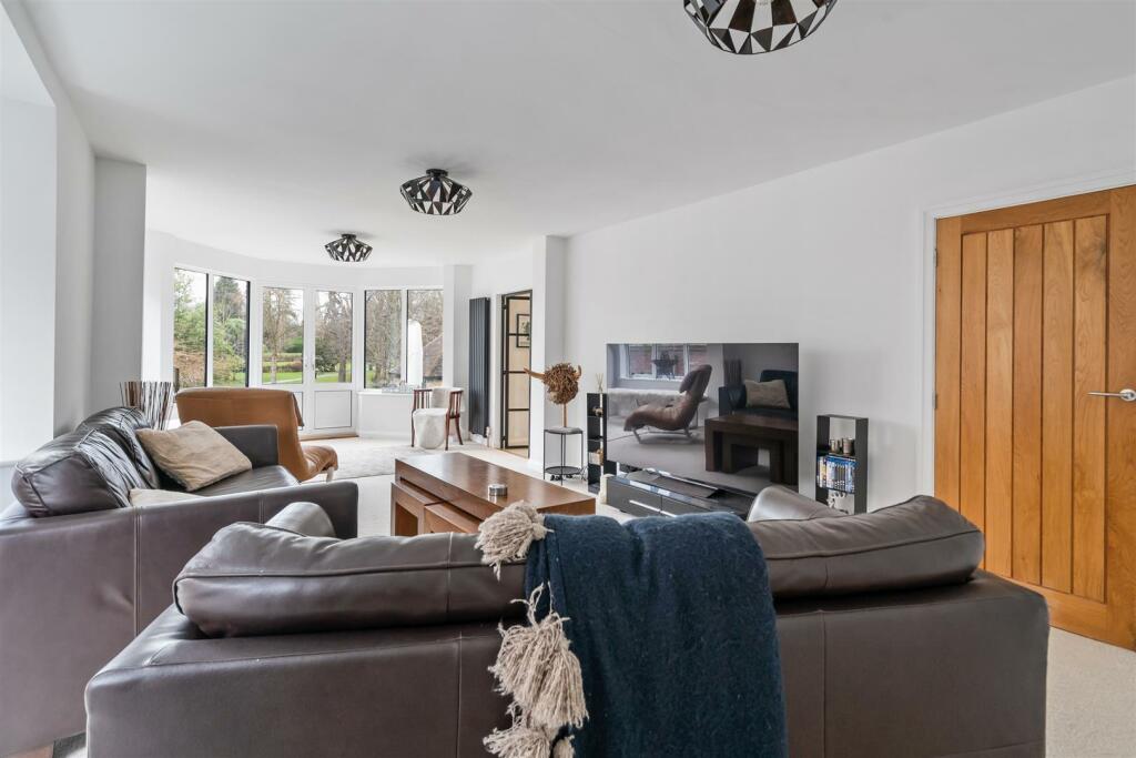 35 Park Avenue, Solihull_38.jpg